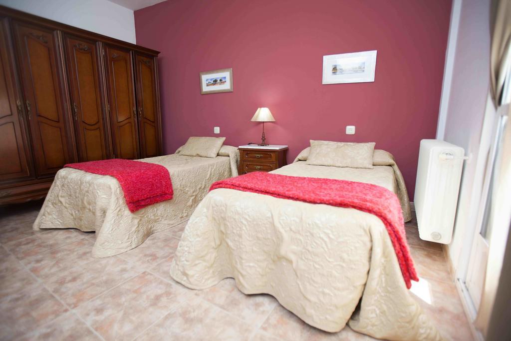 Apartamento Turistico La Ribera Del Marco Caces Oda fotoğraf